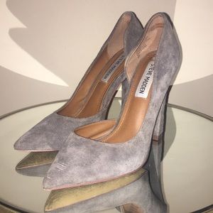Pointed toe pumps